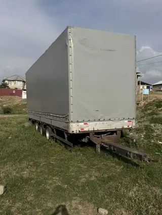 Тентованный прицеп (шторно‑бортовой), трехосный. Основные