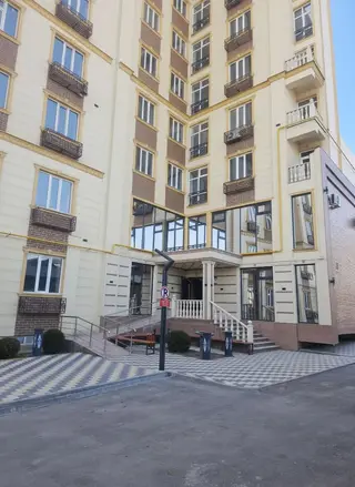 Однокомнатная квартира в городе Джалал-абад. Новая в новом доме, в
