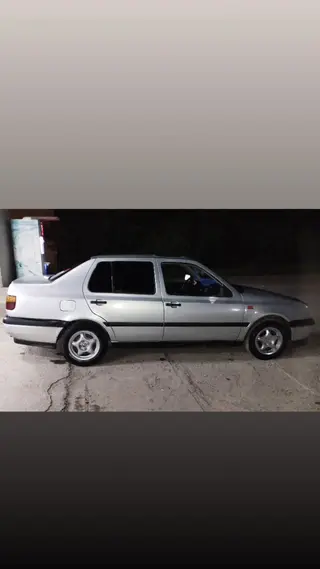 Volkswagen Vento: 1992 г., 1.8 л, Механика, Седан