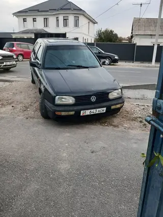 Volkswagen Golf: 1994 г., 1.8 л, Механика, Бензин, Седан
