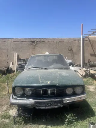 BMW 5‑Series E28 2,4 турбина - Кузов седан E28, классическая