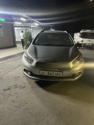 Kia Ceed: 2014 г., 1.4 л, Механика, Газ, Универсал