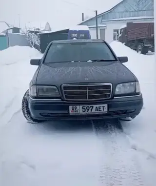 Mercedes-Benz C-Class: 1993 г., 1.8 л, Механика, Бензин, Седан