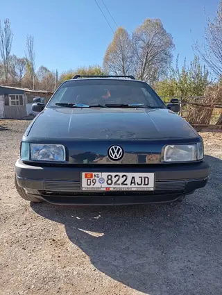 Volkswagen Passat: 1990 г., 1.8 л, Механика, Бензин, Седан