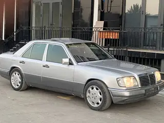 Mercedes-Benz W124: 1994 г., 2 л, Механика, Бензин, Седан