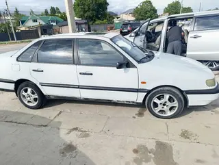 Volkswagen Passat: 1994 г., Седан