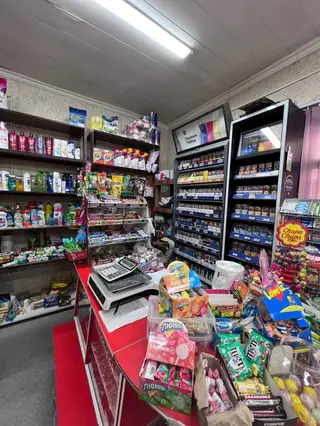 Продуктовый и хозяйственный магазин у дома Ассортимент: - Продукты и