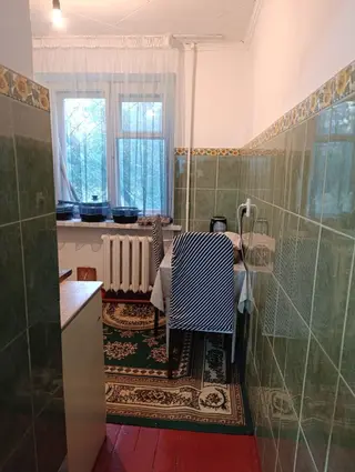 Продаю 3х комнатная квартира 104 серии 40 лет Киргизии 1 этаж цена