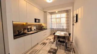 Продаю 2 комнатную квартиру Мкр. Аламедин 1, рядом с 38 школой! Этаж