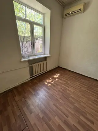 1 комната, 35 м², Аламединский рынок / базар Сталинка, 1 этаж, Старый ремонт