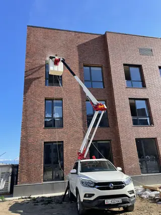 Услуги Автовышки 12 метров, на базе пикапа, что дает доступ работать в