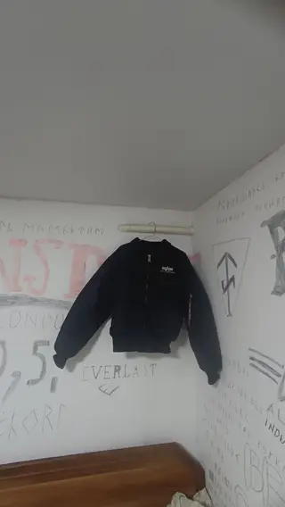 Продам бомбер alpha industries в Идеальном состоянии без дырок и