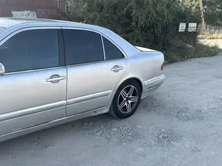 Mercedes-Benz E-Class: 2001 г., 2.2 л, Механика, Дизель, Седан