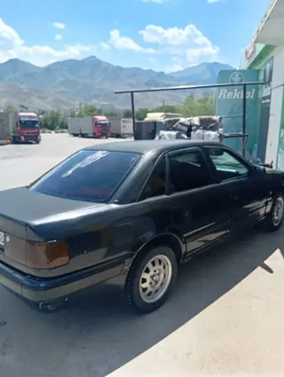 Audi S4: 1992 г., 2.3 л, Механика, Бензин, Седан