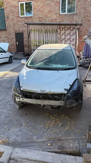 Toyota Wish, серебристый минивэн 5‑дверный (правый руль). Семиместный