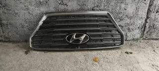 Радиаторная решётка HyundaiПродаётся передняя решётка радиатора для
