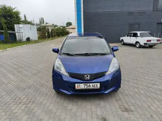 Honda Jazz: 2011 г., 1.3 л, Вариатор, Бензин, Хэтчбэк