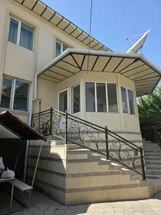We are renting out a two-story house with student accommodations. We