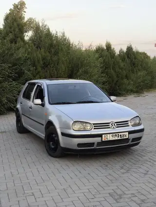 Volkswagen Golf: 2000 г., 1.6 л, Механика, Бензин, Хэтчбэк