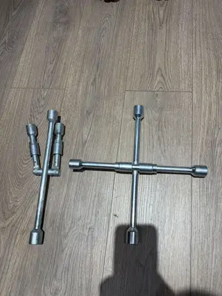 Крестовые баллонные ключи для авто Комплект металлических баллонных