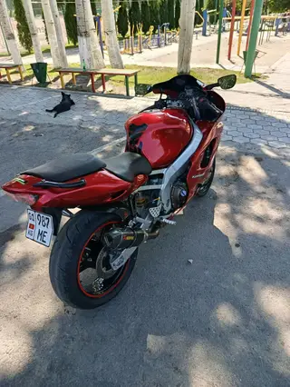 Продаю спортбайк Kawasaki Ninja 900 куб. см