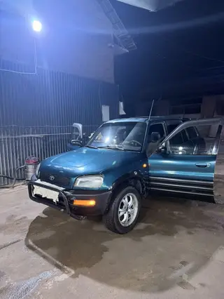Toyota RAV4: 1996 г., Механика, Бензин, Внедорожник