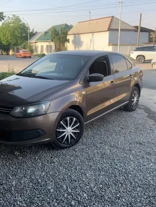 Volkswagen Polo: 2014 г., Механика, Бензин, Седан