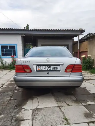 Mercedes-Benz E-Class: 1998 г., 2.4 л, Механика, Бензин, Седан