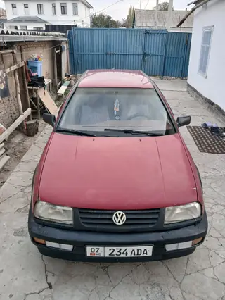 Volkswagen Golf: 1992 г., 1.8 л, Механика, Бензин, Седан