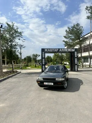 Toyota Carina: 1989 г., 1.6 л, Механика, Бензин, Седан