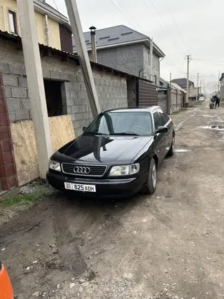 Audi A6: 1994 г., 2.6 л, Механика, Газ, Седан