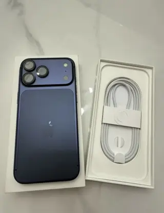 IPhone 17 Pro Max, Б/у, 256 ГБ, Синий, Кабель, 100 %