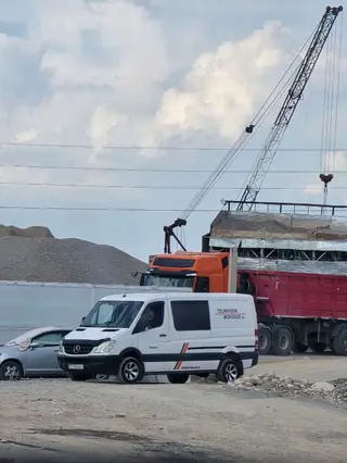 Mercedes-Benz Sprinter (фургон) - Кузов: 7 местный средний низкий