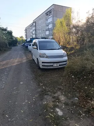 Toyota Voxy: 2003 г., 2 л, Автомат, Бензин, Минивэн