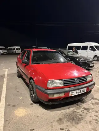 Volkswagen Vento: 1992 г., 1.8 л, Механика, Бензин, Седан
