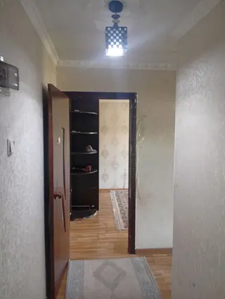 Сдаётся светлая комната/зал с выходом на застеклённый балкон