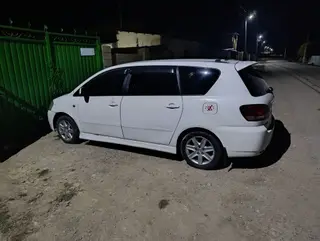 Toyota Ipsum: 2002 г., 2.4 л, Автомат, Бензин, Минивэн