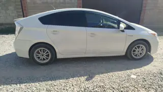 Toyota Prius: 2013 г., 1.8 л, Вариатор, Гибрид, Хэтчбэк