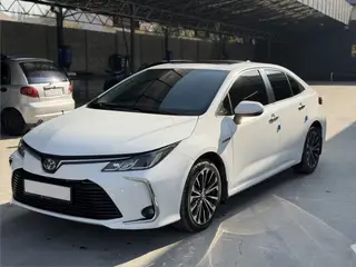 Toyota Corolla: 2020 г., 1.8 л, Вариатор, Гибрид, Седан