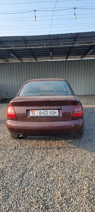 Audi A4: 1999 г., 1.6 л, Механика, Бензин, Седан