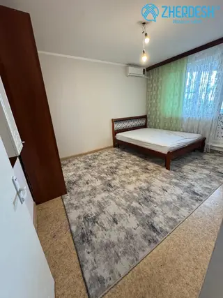 просторная комната с балконом